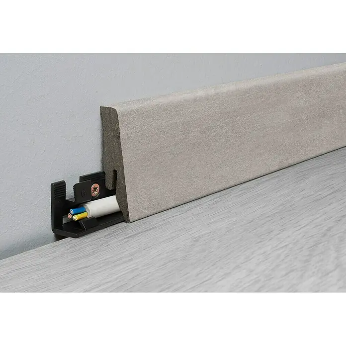 LOGOCLIC Aquaprotect Sockelleiste K58 Grace - 2,6 m x 18 mm x 58 mm, Gerade - Detailaufnahme