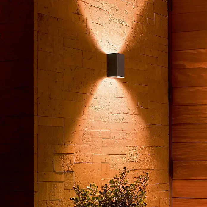 Philips Hue Aplique exterior LED Resonate - 8 W, 12 x 9,3 x 18 cm, Negro, IP44