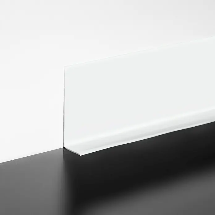 LOGOCLIC Tanka podna lajsna - Bijele boje, 10 m x 15 mm x 50 mm, Lijepljenje - Proizvod u upotrebi