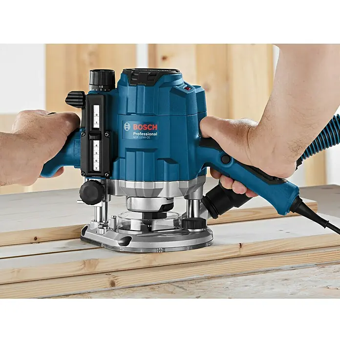 Bosch Professional Oberfräse GOF 1250 CE - 1.250 W, 60 mm