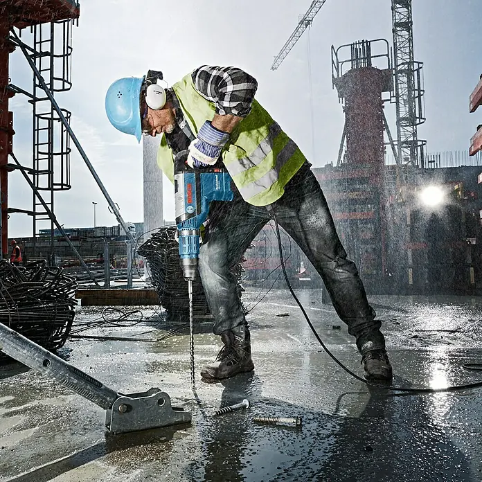 Bosch Professional Udarna bušilica GBH 8-45 D - 1.500 W, Jačina pojedinog udarca: 12,5 J, Broj udaraca: 1.380 /min - 2.720 /min - Proizvod u upotrebi