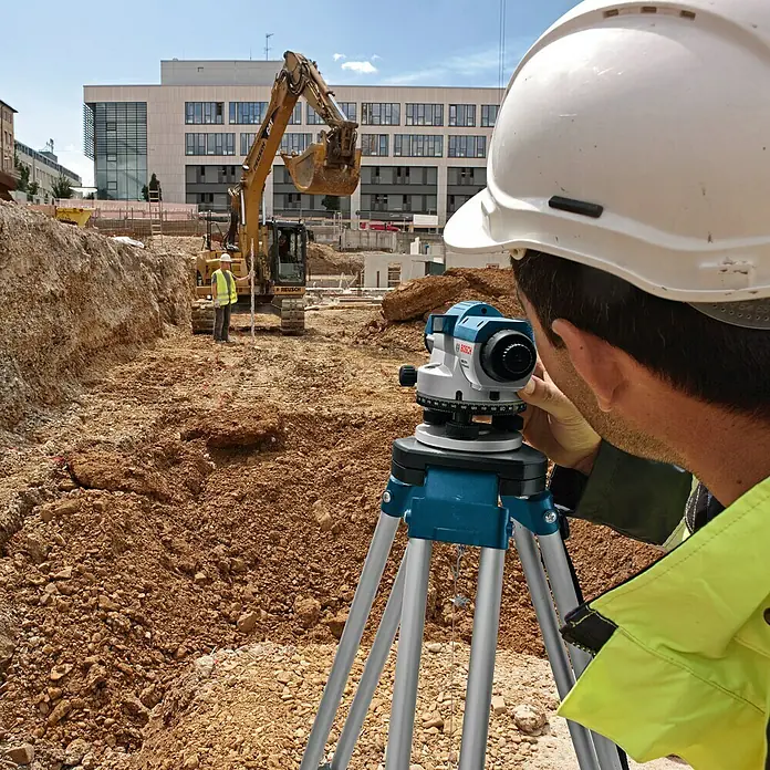 Bosch Professional Optisches Nivelliergerät GOL 20 D - Arbeitsbereich: Max. 60 m, Maßeinteilung: 1° (Horizontalkreis) - Anwendungsbeispiel