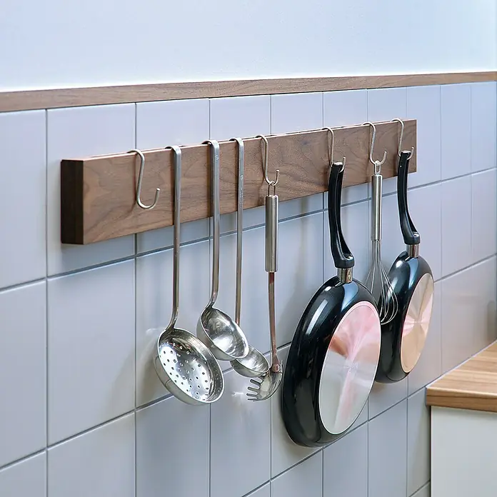 Tesa Montageband - Geeignet für: Fliesen, Belastbarkeit: 100 kg/m, 1,5 m x 19 mm - Anwendungsbeispiel