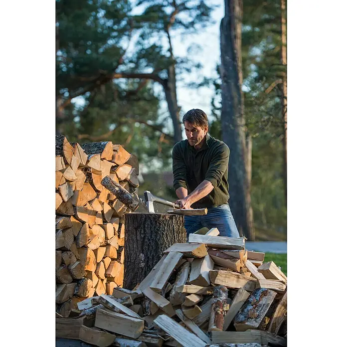 Fiskars Sjekira za cijepanje X21 L - Duljina: 72 cm, 1.090 g - Proizvod u upotrebi