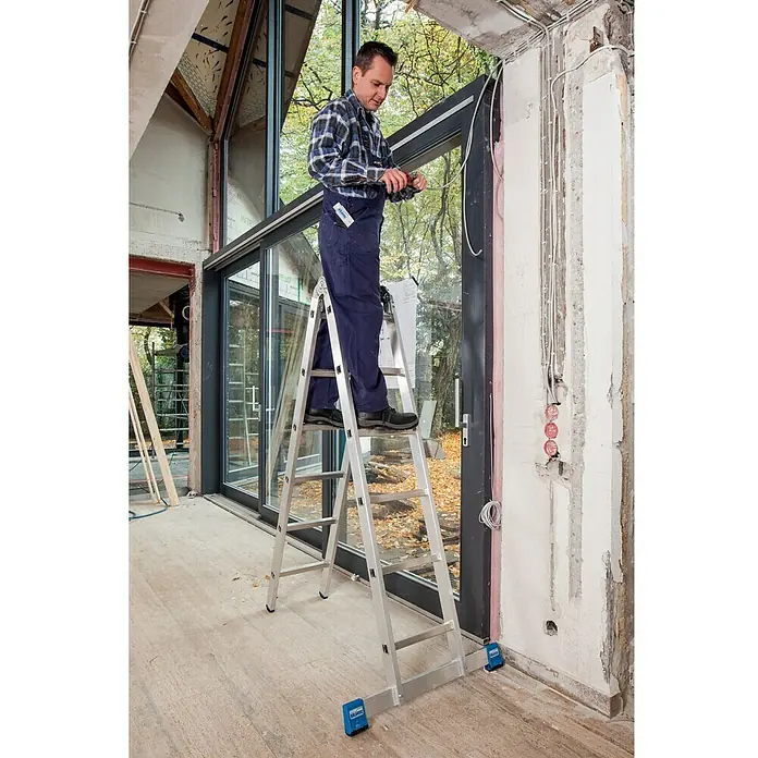 Krause Stabilo Sprossen-Gelenk-Doppelleiter - Arbeitshöhe: 4,4 m, 2 x 6 Sprossen, Aluminium - Anwendungsbeispiel