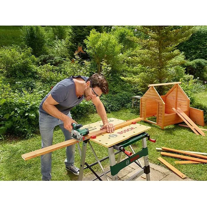 Bosch Sierra circular de batería Circ 12 - 12 V, Iones de litio, 2,5 Ah, 1 batería, Hoja de sierra: Ø 85 mm, Número de revoluciones de marcha en vacío: 1.400 r.p.m. - Producto en uso
