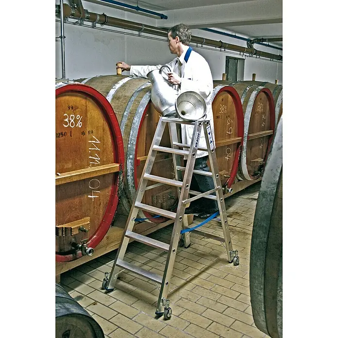 Krause Stabilo Stufen-Doppelleiter Fahrbar - Arbeitshöhe: 2,95 m, Anzahl Tritte: 2 x 6 Stufen, Tiefe Stufen: 80 mm, Material: Aluminium, Fahrbar - Anwendungsbeispiel