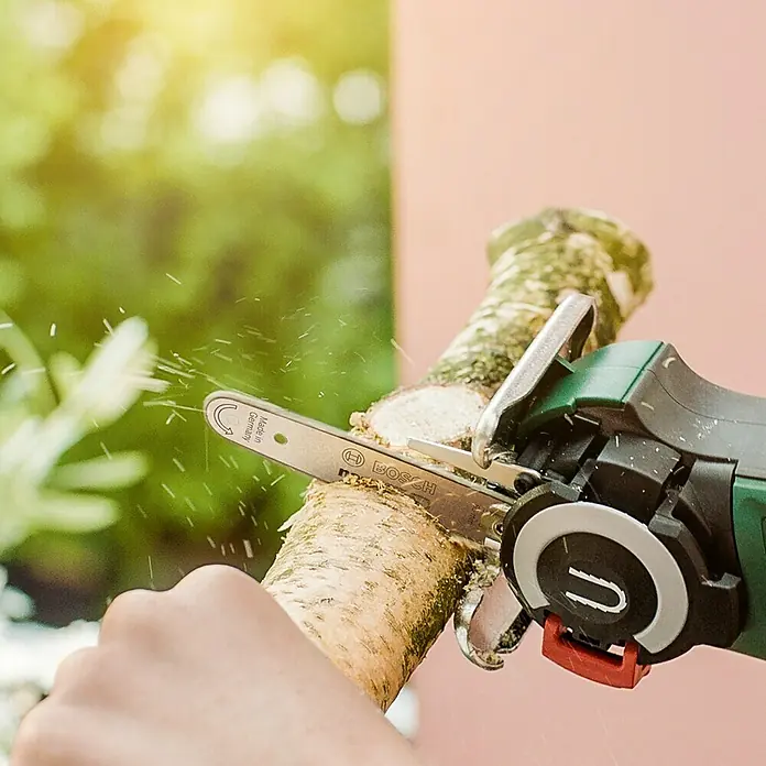 Bosch NanoBlade-Säge EasyCut 12 - 12 V, Li-Ionen, 2 Ah, Leerlaufdrehzahl: 4.100 U/min - Anwendungsbeispiel