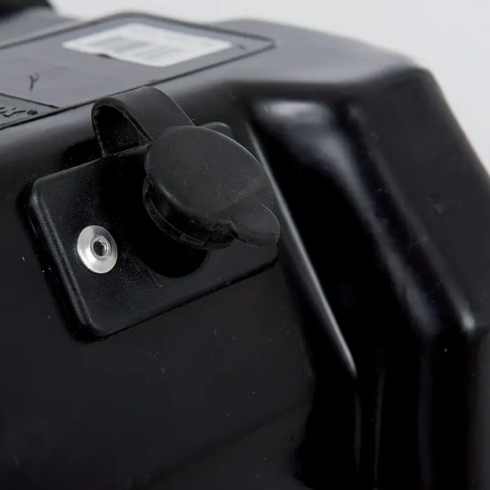 Talamex Batteriekasten Power - Geeignet für: 105 Ah Batterien, Innenmaß: 343 x 194 x 229 mm, Sicherung: 50 A Elektromotoranschluss - Detailaufnahme