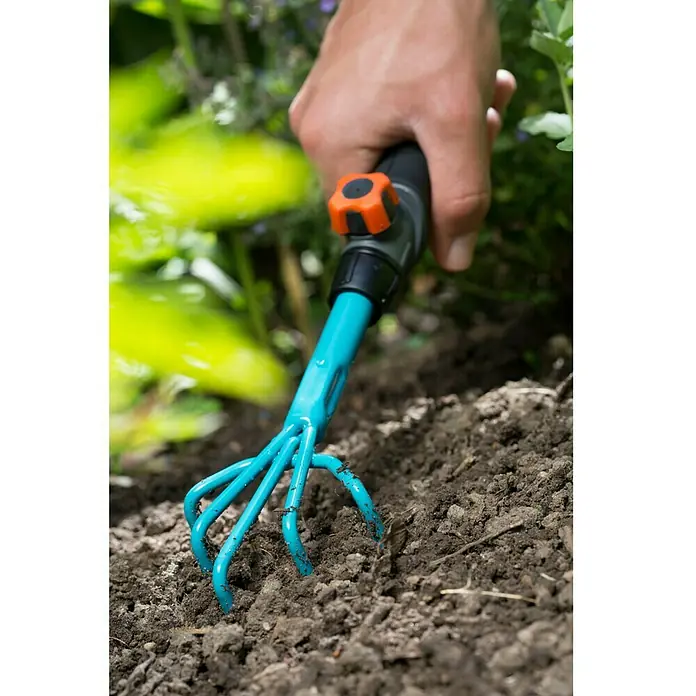 Gardena Combisystem Grabljice za cvijeće - Radna širina: 7 cm, Čelik - Proizvod u upotrebi