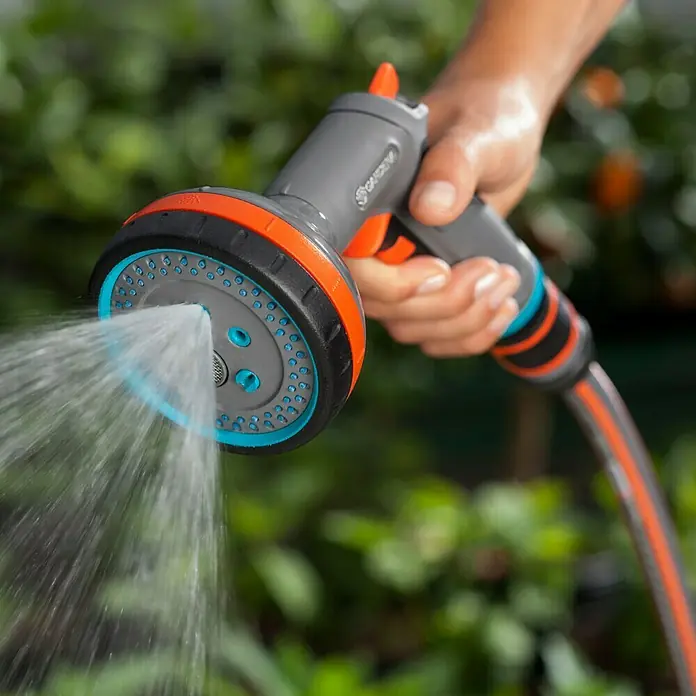 Gardena Comfort Multi prskalica - Broj mlaza za raspršivanje: 5, Metal / plastika - Proizvod u upotrebi