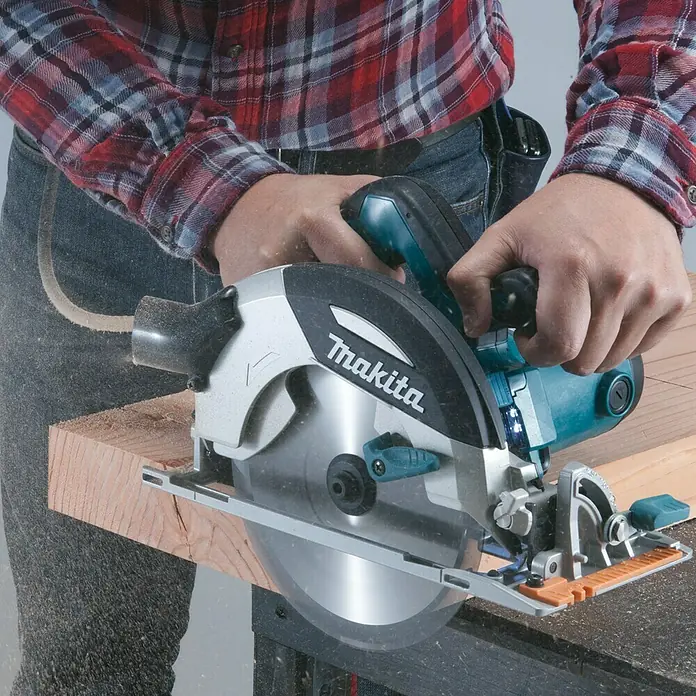 Makita Handkreissäge HS7101J1 - 1.400 W, Sägeblatt: Ø 190 mm, 5.500 U/min - Anwendungsbeispiel
