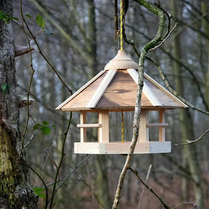 Dobar Sechseck-Vogelfutterhaus - 35 x 35 x 29 cm, Mit Silo - Stimmungsaufnahme