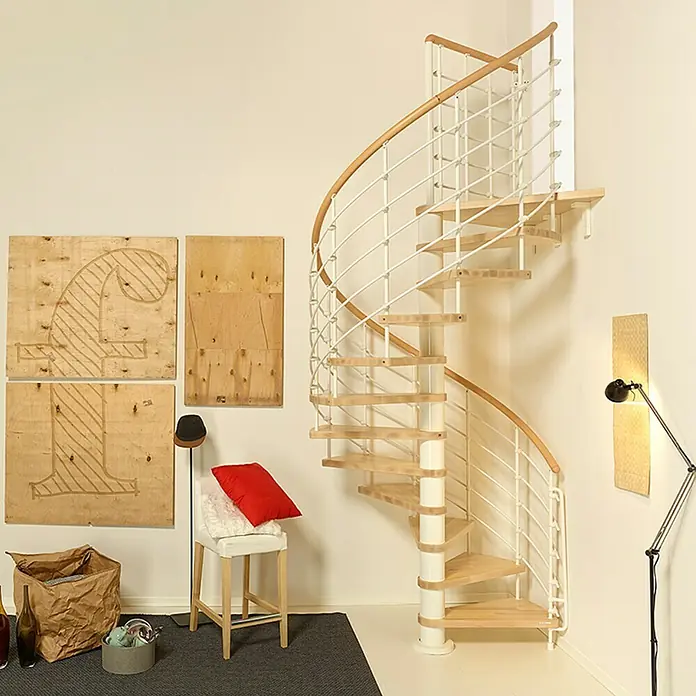 Fontanot Spindeltreppe KloeXtra - Durchmesser: 140 cm, Weiß, Farbe Stufen: Buche Hell, Geschosshöhe: 253 cm - 283 cm - Stimmungsaufnahme