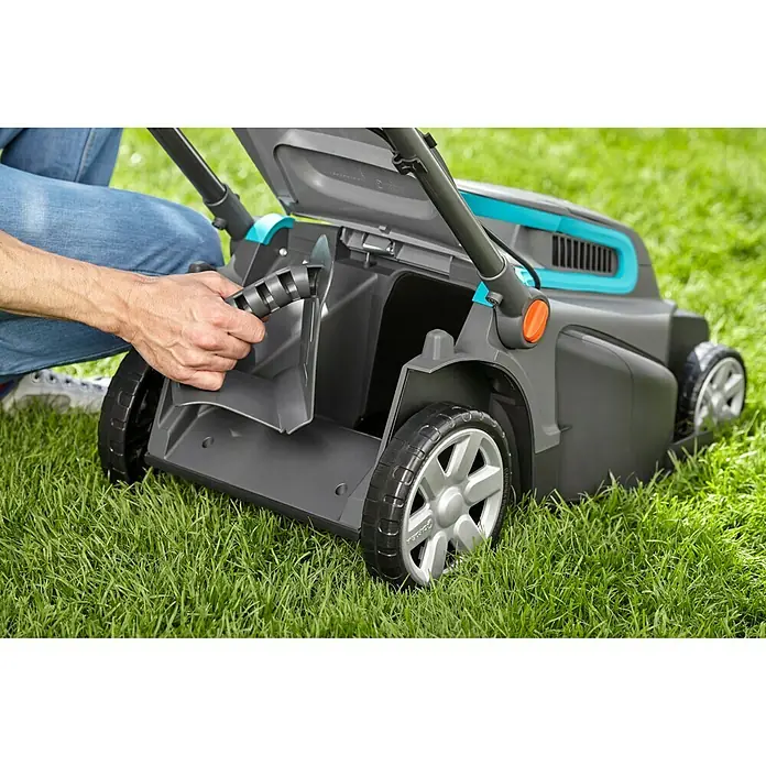 Gardena Električna kosilica PowerMax 42 E - 1.800 W, Širina reza: 42 cm - Proizvod u upotrebi