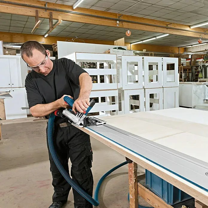 Bosch Professional Akku-Handkreissäge GKS 18 V-LI - 18 V, Li-Ionen, Ohne Akku, Sägeblatt: Ø 165 mm, 3.900 U/min - Anwendungsbeispiel