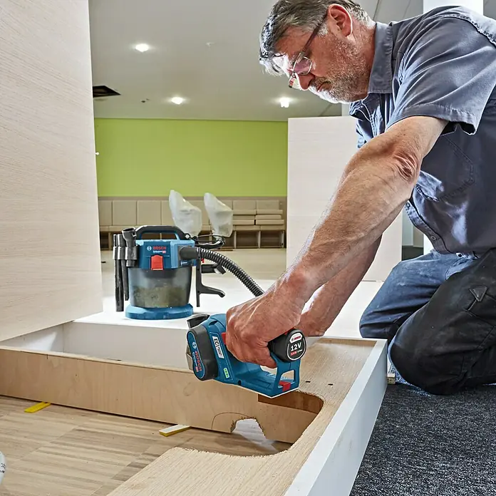 Bosch Professional Akku-Handhobel GHO 12V-20 - 12 V, Ohne Akku, 14.500 U/min - Anwendungsbeispiel