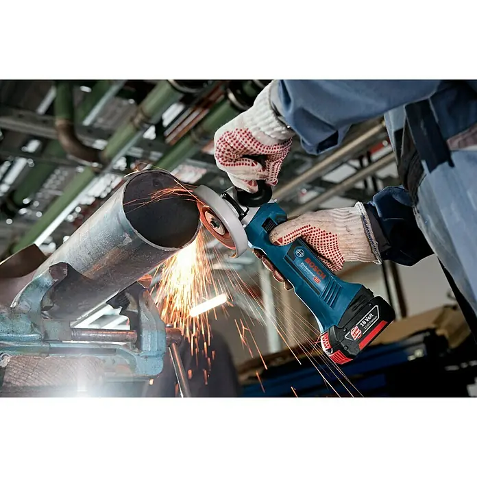 Bosch Professional Akku-Winkelschleifer GWS 18V-LI - 18 V, Ohne Akku, Durchmesser Scheibe: 115 mm - Anwendungsbeispiel