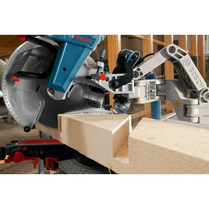 Bosch Professional Kappsäge GCM 12 GDL - 2.000 W, 4.000 U/min, Durchmesser Sägeblatt: 305 mm, Schnitttiefe: 104 mm bei 45°/90° - Anwendungsbeispiel
