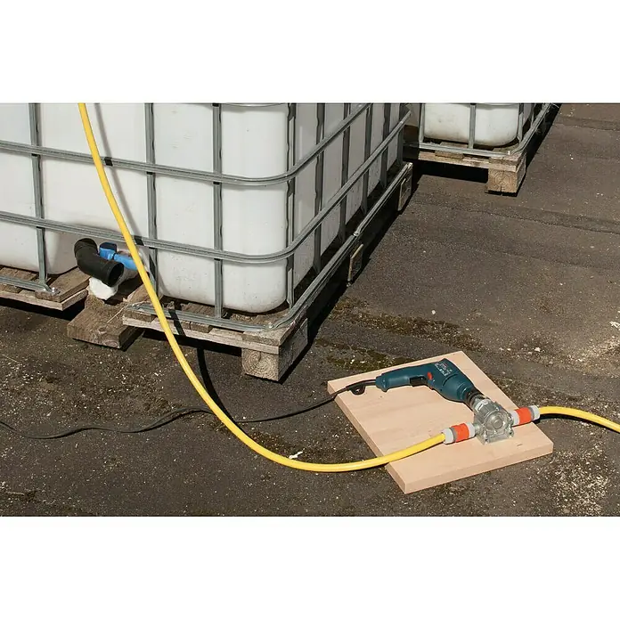 Wolfcraft Pumpa - maks. 3000 l/h, Pritisak vode u visinu: 30 m (crijevo od ½″) - Proizvod u upotrebi