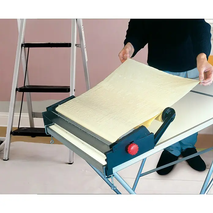 Decora Tapetenkleistergerät - Geeignet für: Euro Rollen 53 cm - Anwendungsbeispiel