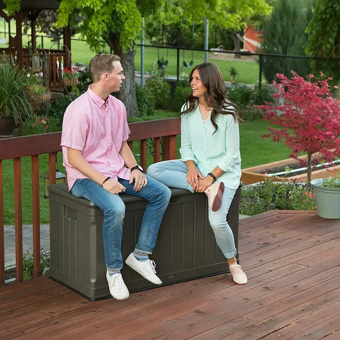 Lifetime Kissenbox Harmony - 128 x 64 x 67 cm, Braun, Kunststoff - Stimmungsaufnahme