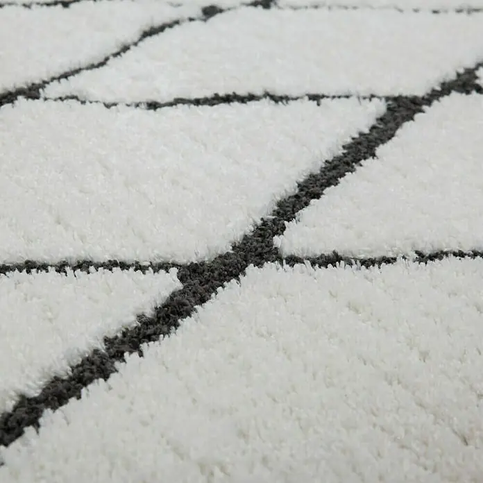 Kayoom Hochflorteppich Agadir - Weiß/Schwarz, 230 x 160 cm, 100% Polypropylen - Detailaufnahme