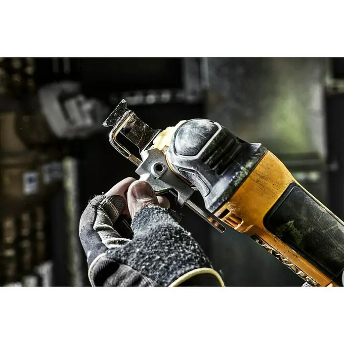 Dewalt Multifunktionswerkzeug DWE315 - 300 W, ± 1,6° - Anwendungsbeispiel