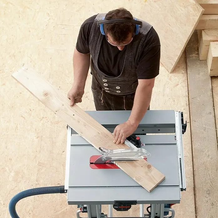 Bosch Professional Stolna kružna pila GTS 10 J - 1.800 W, Promjer lista pile: 254 mm, 3.650 okr/min - Proizvod u upotrebi