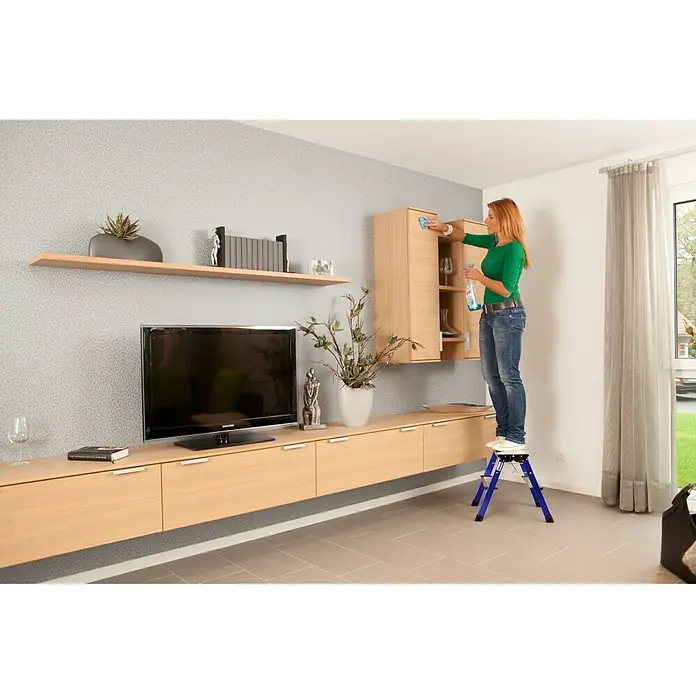 Krause Monto Doppel-Klapptritt Rolly - Arbeitshöhe: 2,45 m, 2 x 2 Stufen, Aluminium - Anwendungsbeispiel