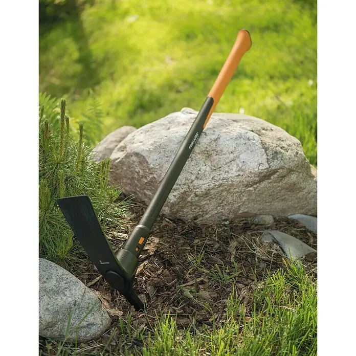 Fiskars Kreuzhacke L - Gewicht Kopf: 2.270 g - Stimmungsaufnahme