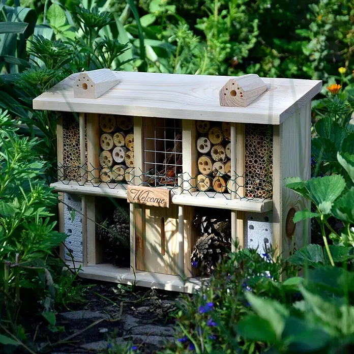 Dobar Insektenhotel Landsitz-Superior - 47 x 12,5 x 34 cm, Kiefer - Stimmungsaufnahme