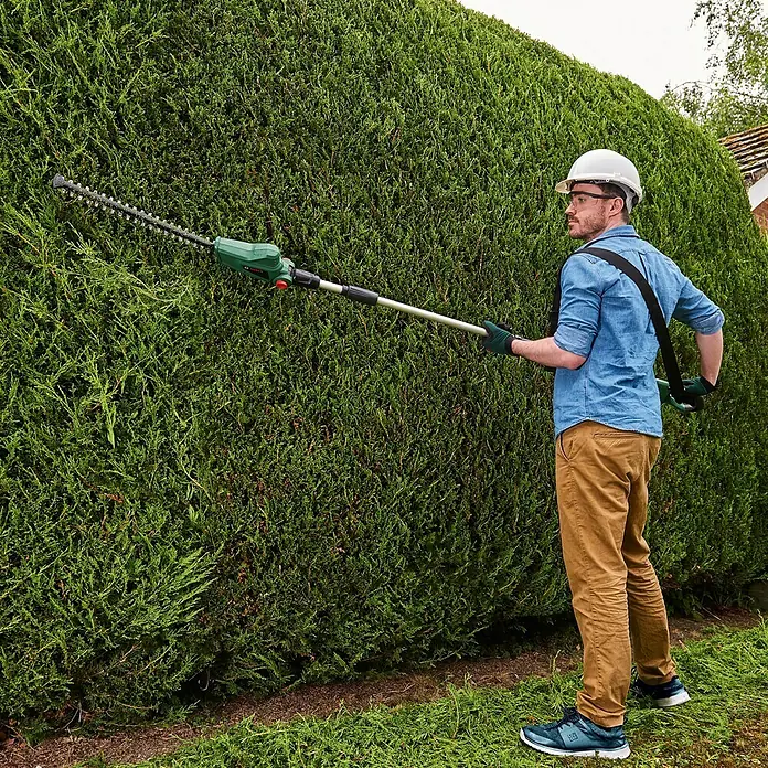 Bosch 18 V Power for All Akumulatorske škare za živicu UniversalHedgePole 18 - 18 V, Litij-ionska, 2,5 Ah, 1 baterija - Proizvod u upotrebi