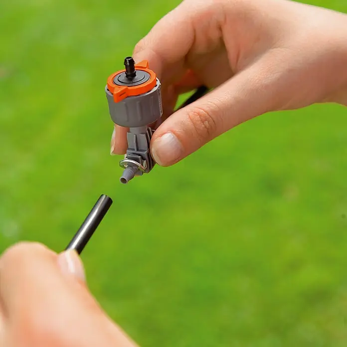 Gardena Micro-Drip Podesiva kapaljka za navodnjavanje biljaka - 5 Kom., Prikladno za: Navodnjavanje po redovima - Proizvod u upotrebi