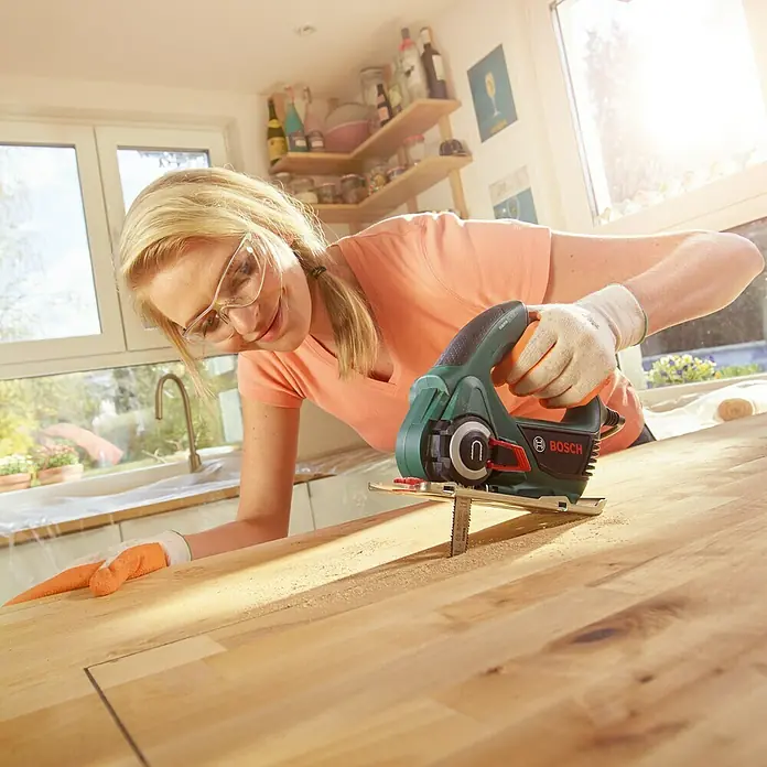 Bosch NanoBlade-Säge EasyCut 50 - 500 W, Leerlaufdrehzahl: 0 U/min - 7.800 U/min - Anwendungsbeispiel