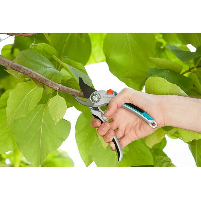 Gardena Comfort Vrtne škare B/L - Bypass, Maksimalna debljina grane: 25 mm - Proizvod u upotrebi