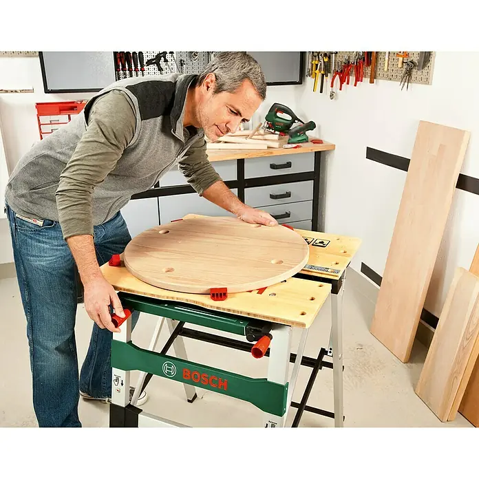 Bosch Spann- & Arbeitstisch PWB 600 - Arbeitshöhe: 834 mm, Arbeitsfläche: 680 x 680 mm - Anwendungsbeispiel