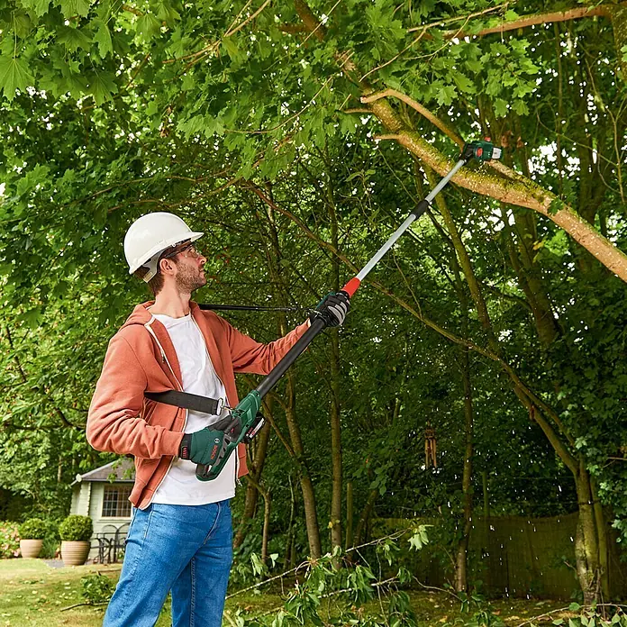 Bosch 18 V Power for All Akku-Hochentaster UniversalChainPole 18 - 18 V, Li-Ionen, Ohne Akku - Anwendungsbeispiel