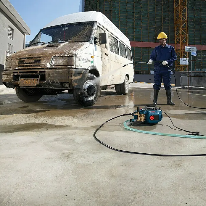 Bosch Professional Hochdruckreiniger GHP 5-13 C - 2.300 W, Betriebsdruck: 130 bar, Fördermenge: Max. 520 l/h - Anwendungsbeispiel