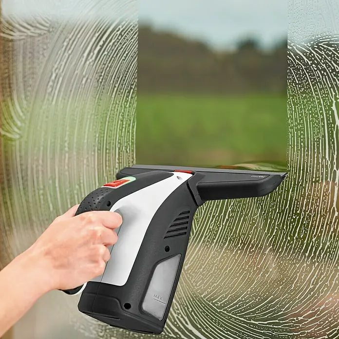 Bosch Akku-Fenstersauger GlassVac - Flächenleistung: Ca. 105 m²/Akkuladung, Akkutyp: Li-Ionen - Anwendungsbeispiel