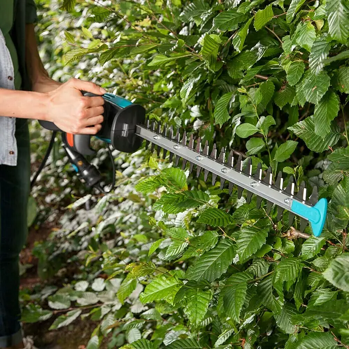 Gardena Električne škare za živicu Easy Cut 420/45 - 420 W, Duljina reza: 43 cm, Debljina reza: 18 mm - Živopisni prikaz