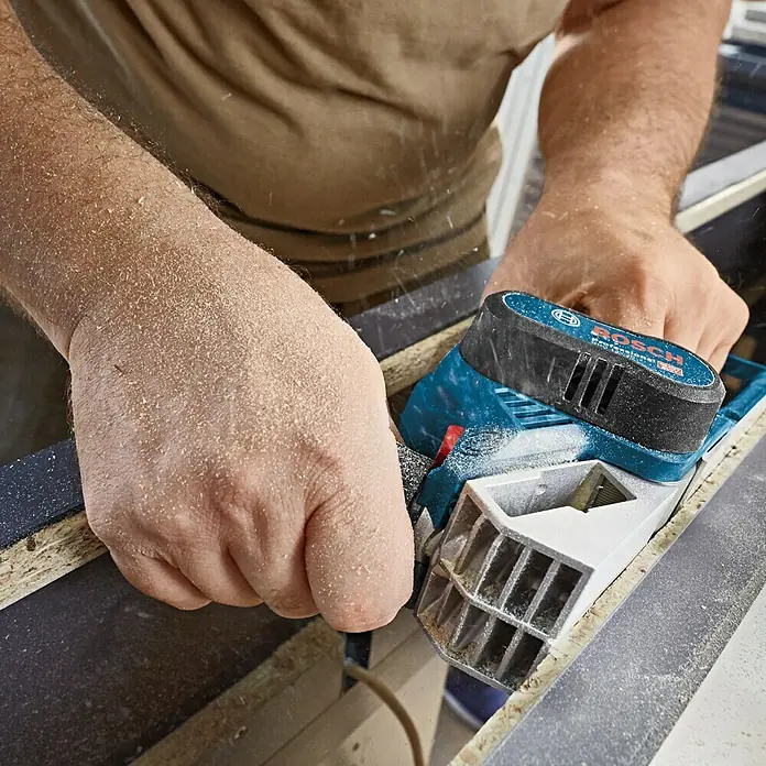 Bosch Professional Akku-Handhobel GHO 12V-20 - 12 V, Ohne Akku, 14.500 U/min - Anwendungsbeispiel