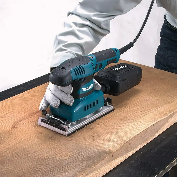 Makita Vlakschuurmachine BO3711 - 190 W, Oscillatiefrequentie: 4.000 tpm - 11.000 tpm, Schuuroppervlak: 93 x 185 mm