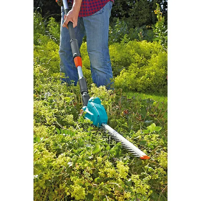Gardena Teleskopske škare za živicu THS Li-18/42 - 18 V, 2,6 Ah, 1 baterija, Litij-ionska - Proizvod u upotrebi