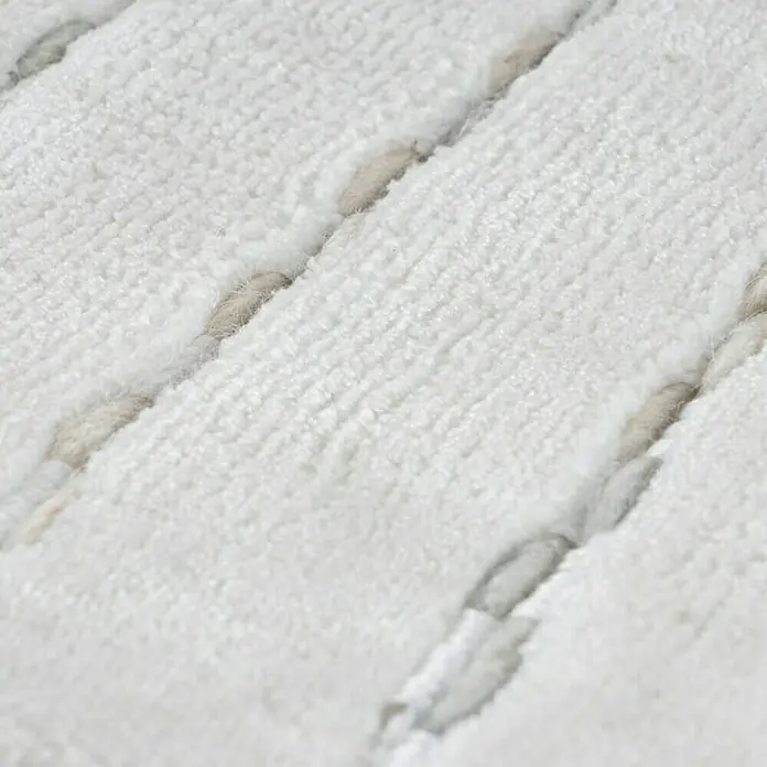 Kayoom Kurzflorteppich Prime - Weiß/Grau, 150 x 80 cm, 70 % Viskose, 30 % Wolle - Detailaufnahme