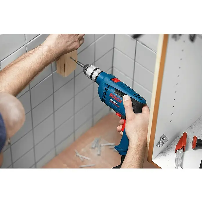 Bosch Professional Schlagbohrmaschine GSB 13 RE - 600 W, Leerlaufdrehzahl: 0 U/min - 2.800 U/min - Anwendungsbeispiel
