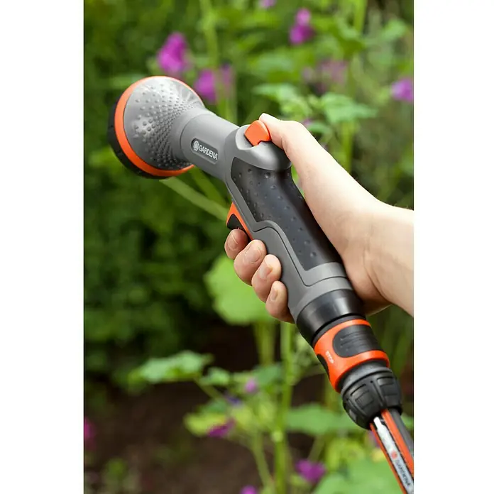 Gardena Comfort Tuš - Broj mlaza za raspršivanje: 2, Metal / plastika, Prikladno za: Osjetljive biljke - Proizvod u upotrebi