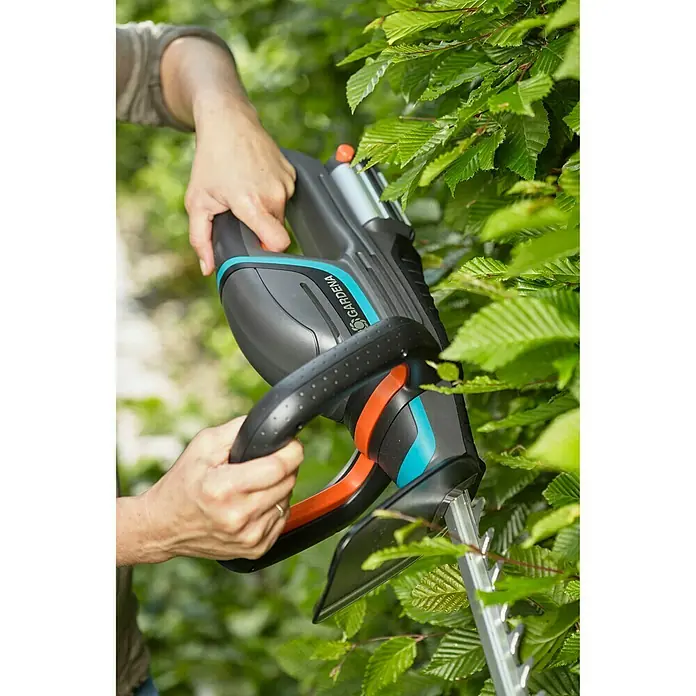 Gardena ComfortCut Akumulatorske škare za živicu Li-18/50 - 18 V, 2,6 Ah, Bez akumulatora, Litij-ionska - Proizvod u upotrebi