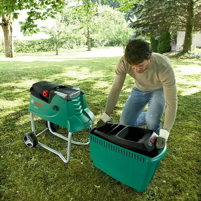 Bosch Električni stroj za usitnjavanje AXT 25 TC - 2.500 W, Maksimalan promjer grane: 4,5 cm - Proizvod u upotrebi
