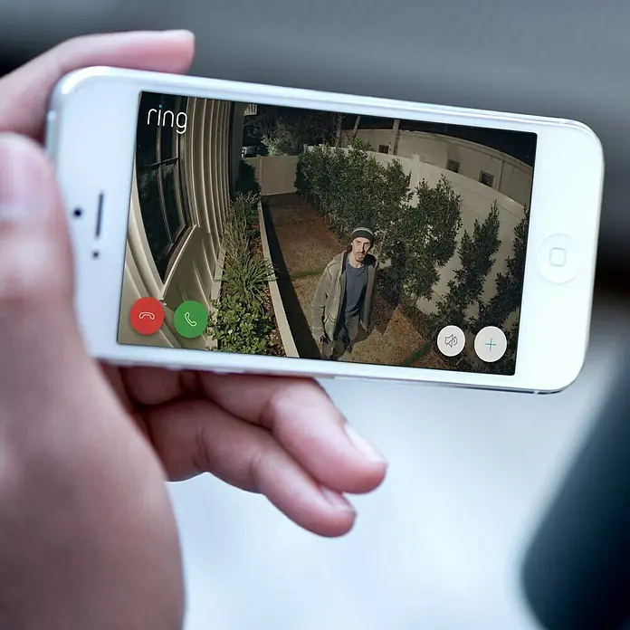 Ring Überwachungskamera Spotlight Cam Wired - Schwarz, Netzanschluss, 2 Wege Kommunikation, IP64 - Anwendungsbeispiel